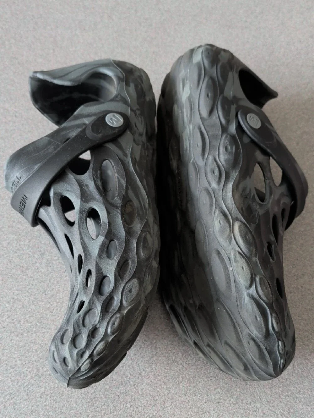 Merrell Men's Black Vented Foam Clogs with Heel Strap